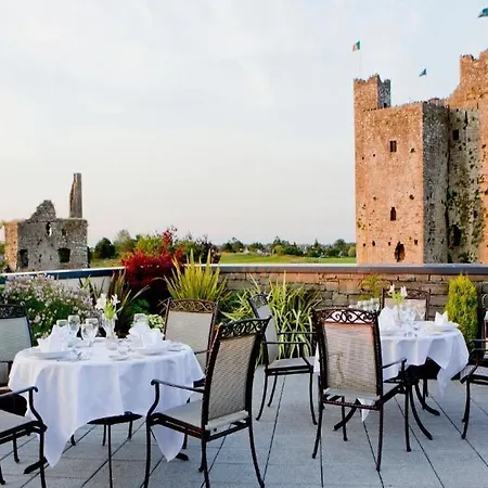 Castle فندق 4*