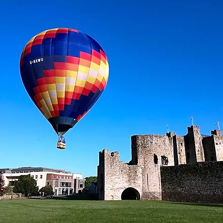 Castle فندق 4*