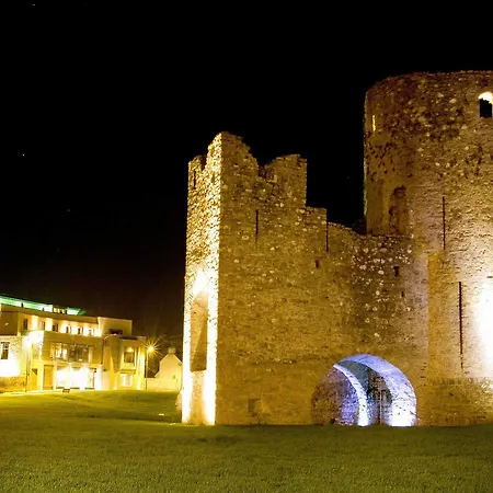 Castle 4* Trim