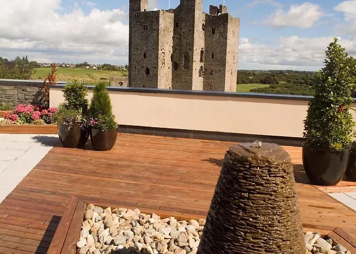 Castle Otel Trim